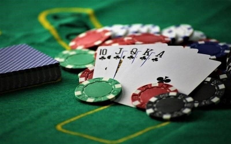 Phỏm là gì? Tìm hiểu luật chơi và mẹo đánh phỏm chuẩn 2 Nghiên cứu kỹ game bài phỏm là gì?